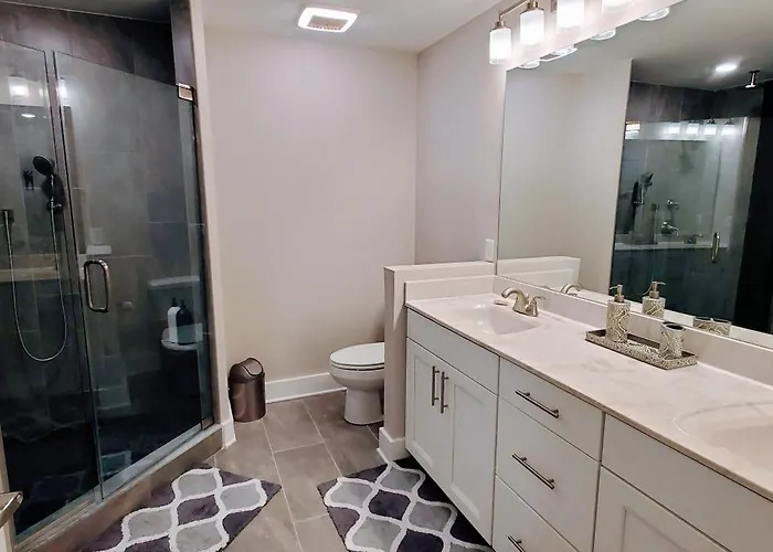 Imagine That! Stunning Modern 4br-3ba Luxury Retreat Apartment